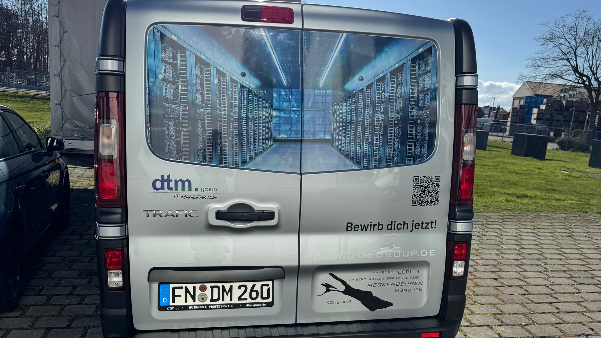 Hinten